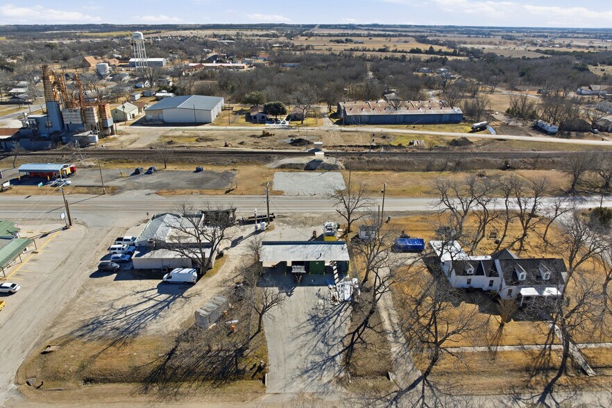 More Photos Of 703 Avenue E, Moody Specialty For Sale