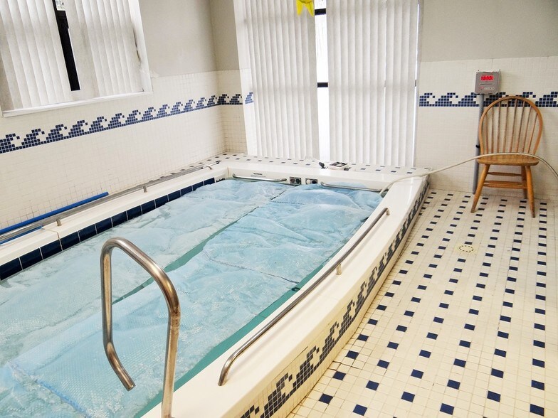 More Photos Of 1528 Cranston St, Cranston Medical For Lease