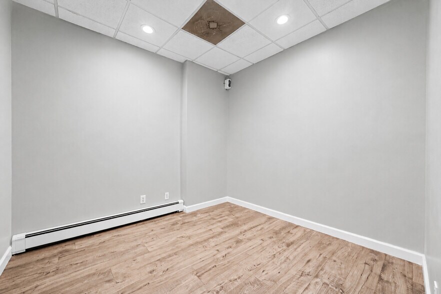 More Photos Of 283-285 Broadway, Bethpage Storefront Retail Office For Lease