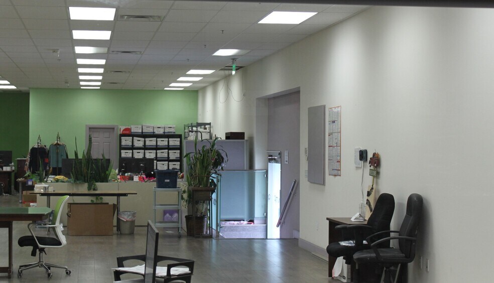 More Photos Of 3131 S Broadway, Los Angeles Manufacturing For Lease