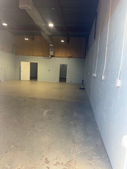 More Photos Of 2455 Cawthra Rd, Mississauga Light Distribution For Lease