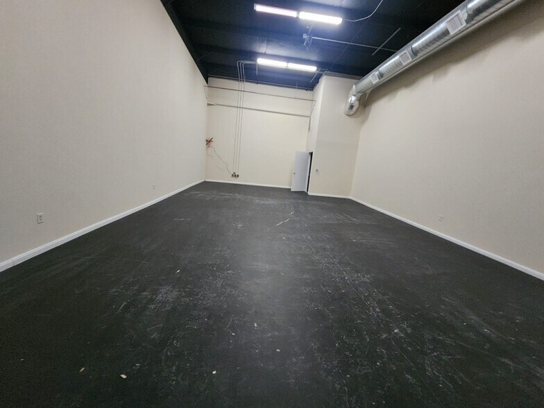 More Photos Of 5485 W Sam Houston Pky N, Houston Unknown For Lease