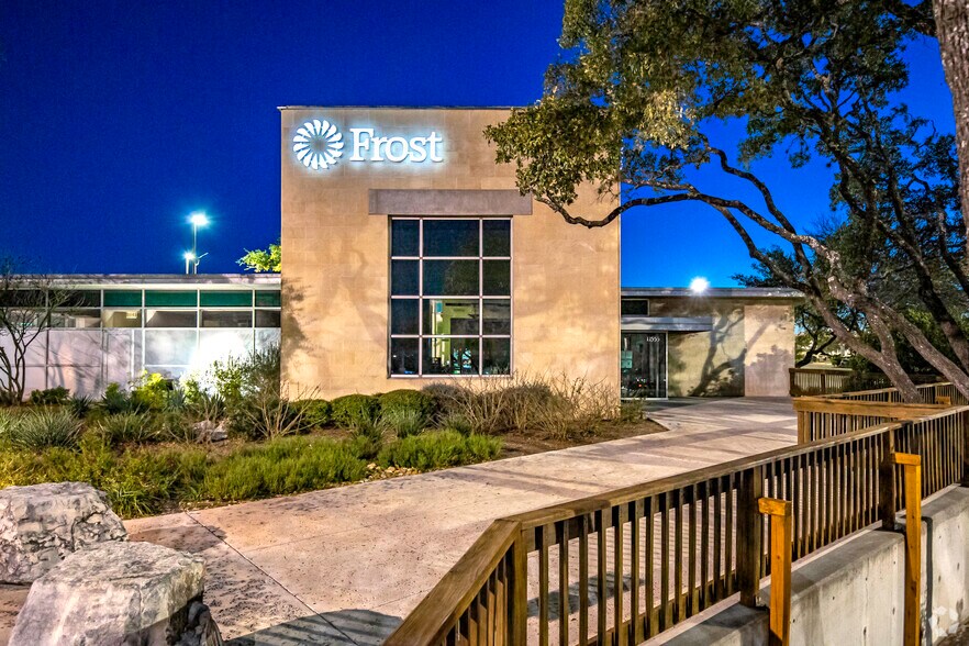 More Photos Of 11309-11323 Bandera Rd, San Antonio Unknown For Lease