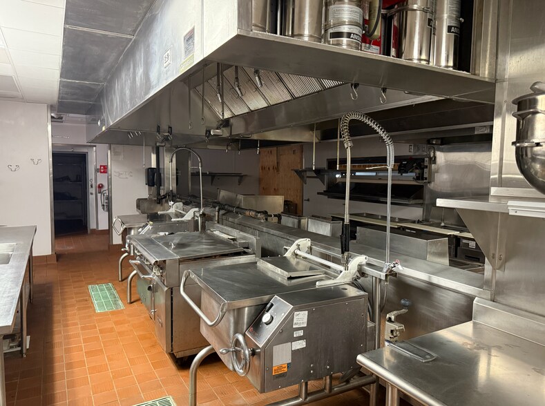 More Photos Of 8001 NW 36th St, Doral Restaurant For Lease