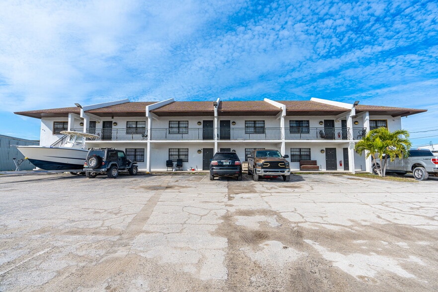 More Photos Of 2700 Evans Ave, Fort Myers Light Manufacturing For Sale