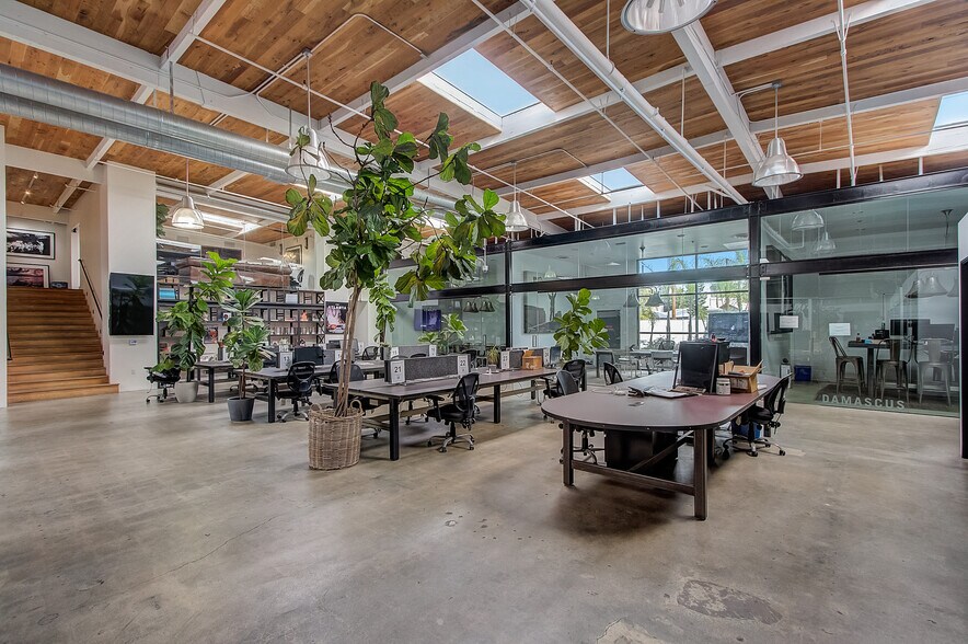 More Photos Of 589-595 N Venice Blvd, Venice Loft Creative Space For Lease
