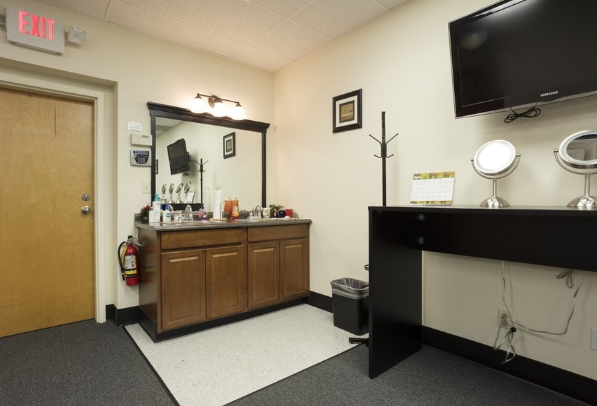 More Photos Of 216 Congers Rd, New City Office For Sale