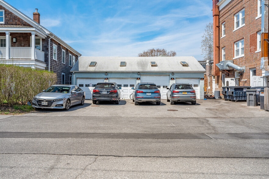 More Photos Of 105-107 Newtown Ln, East Hampton Storefront Retail Residential For Sale