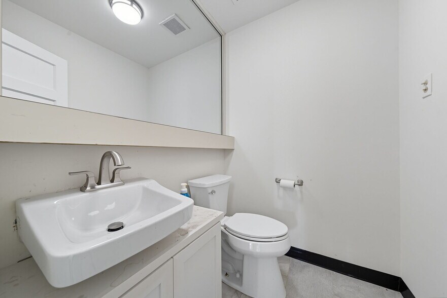 More Photos Of 4909 Main St, Houston Medical For Lease