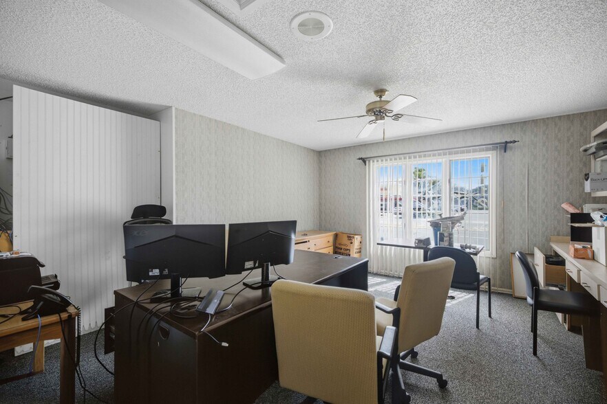 More Photos Of 1112 NE 36th Ave, Ocala Office For Sale