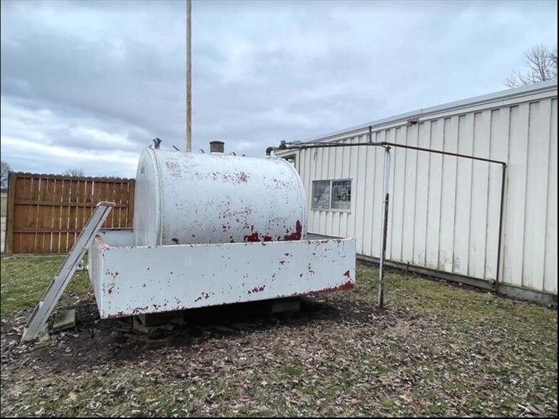 More Photos Of 510 E Main St, Atlanta Convenience Store For Sale