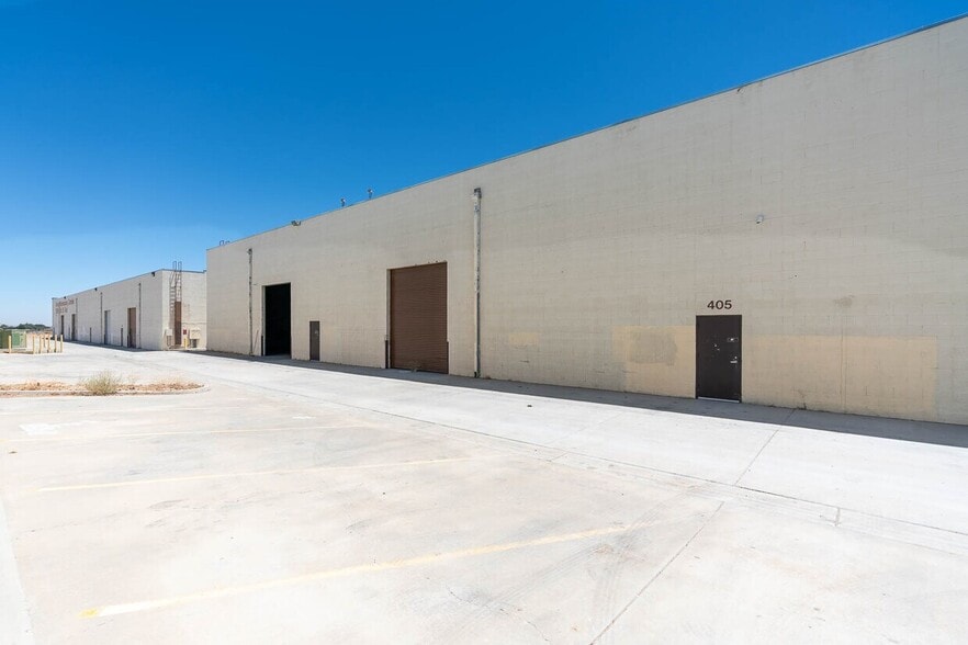 More Photos Of 39360 3rd St E, Palmdale Warehouse For Sale