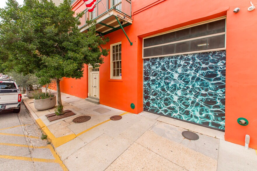 More Photos Of 747 Magazine St, New Orleans Office For Sale