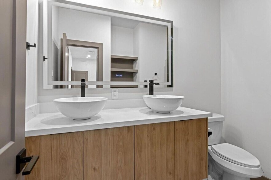 More Photos Of 4805 Paula st, Houston Multifamily For Sale