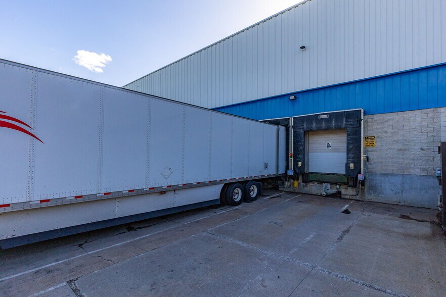 More Photos Of 212 W Newberry Rd, Bloomfield Manufacturing For Sale