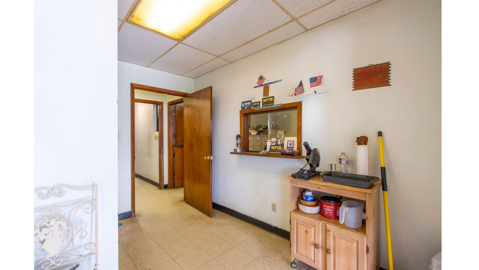 More Photos Of 2060 Highway 90 W, Sealy Manufacturing For Sale