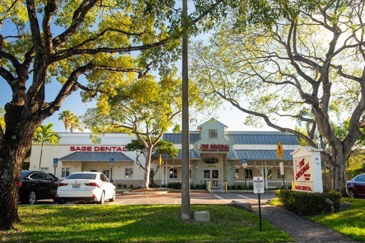 More Photos Of 8440-8460 W Broward Blvd, Fort Lauderdale Freestanding For Sale