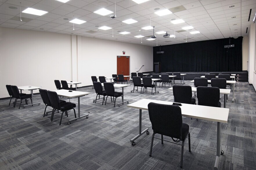 More Photos Of 5000 Headquarters Dr, Plano Office For Lease