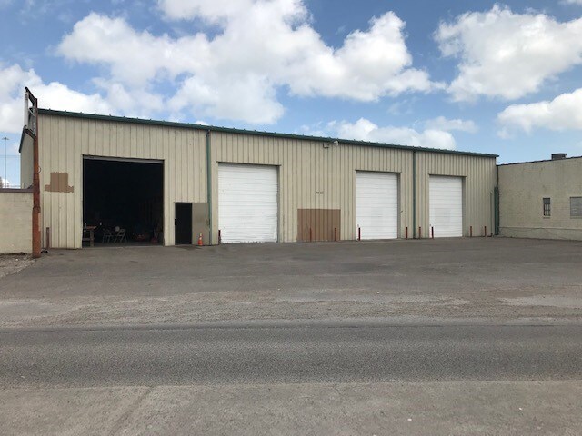 More Photos Of 3022 Buddy Lawrence Dr, Corpus Christi Service For Lease