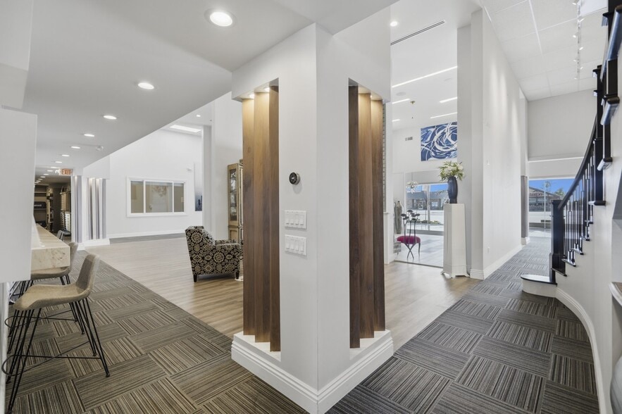 More Photos Of 565 N Tustin St, Orange Freestanding For Sale