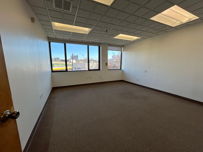 More Photos Of 75 Huntington St, Brooklyn Warehouse For Lease