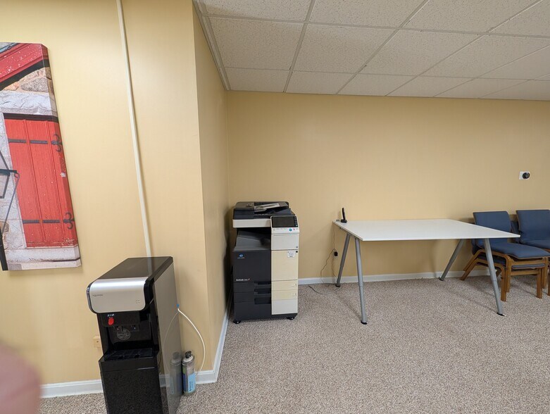 More Photos Of 42 Dover Point Rd, Dover Office For Lease