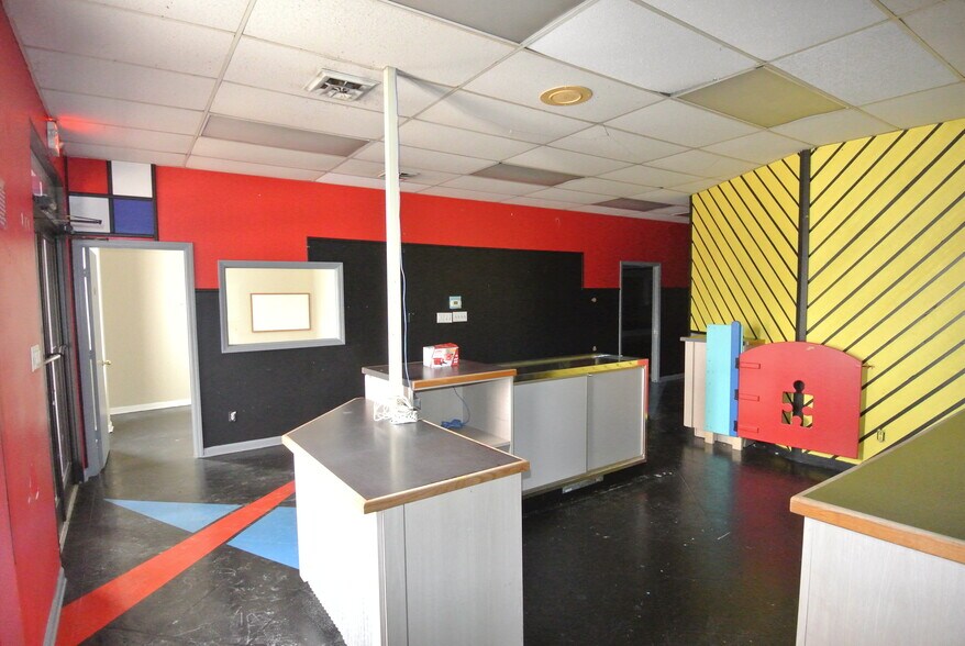 More Photos Of 2911 Brunswick Ave, New Bern Sports And Entertainment For Lease