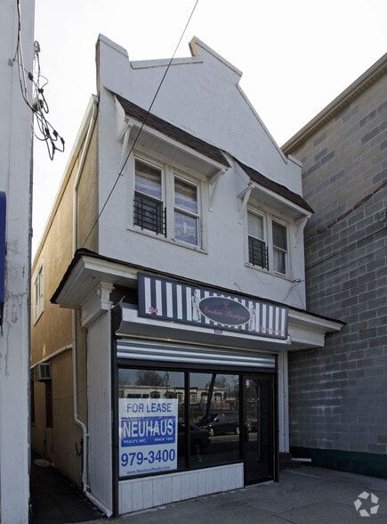 Primary Photo Of 54 New Dorp Plz, Staten Island Storefront Retail Residential For Sale