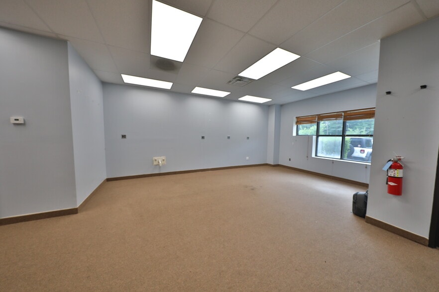 More Photos Of 12 Orben Dr, Landing Showroom For Lease