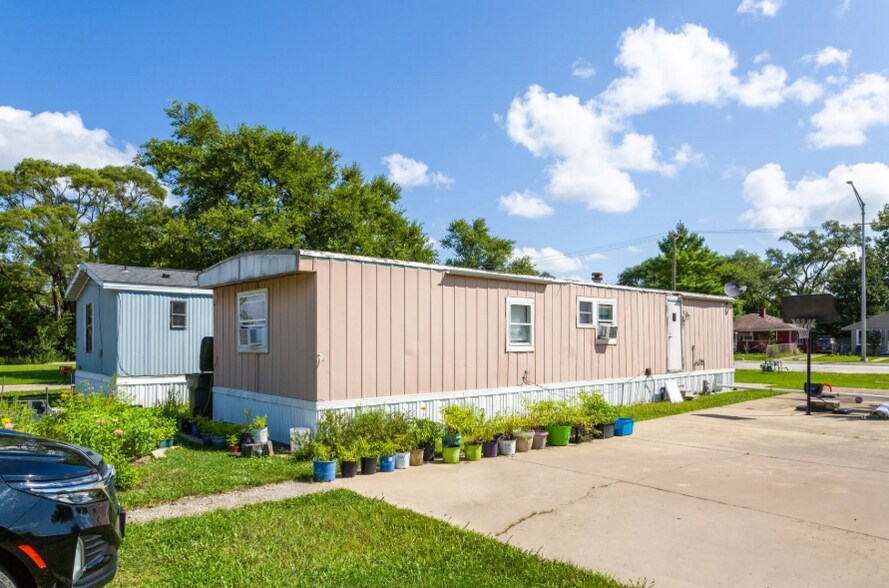 More Photos Of 14136 Wood St, Dixmoor Manufactured Housing Mobile Home Park For Sale