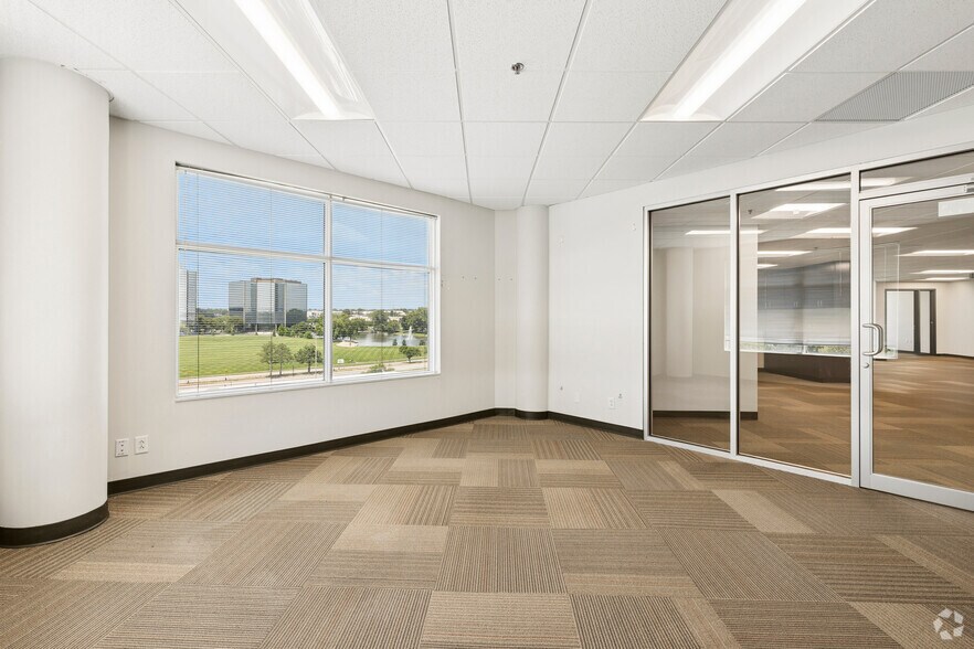 More Photos Of 7171 W 95th St, Overland Park Unknown For Lease