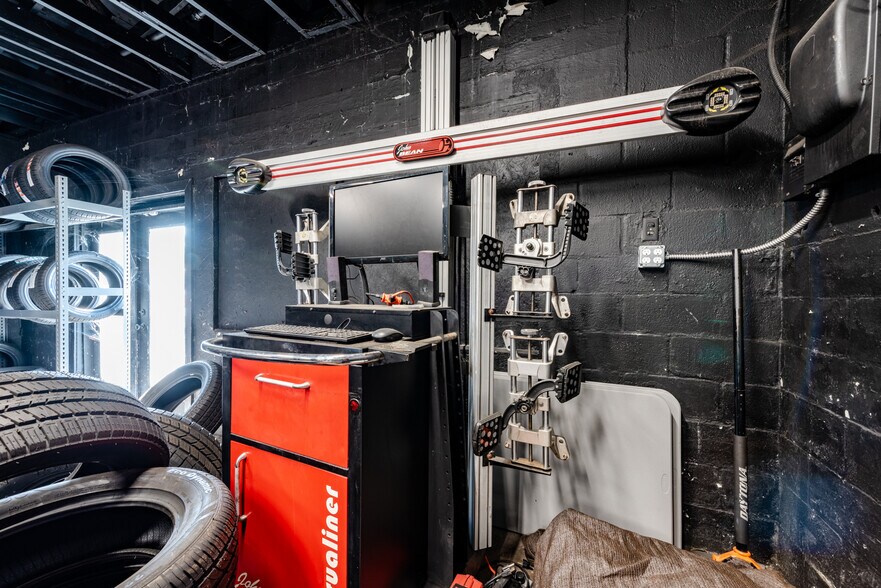 More Photos Of 2501 Sanford Ave, Sanford Auto Repair For Sale