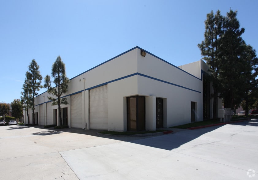 More Photos Of 65 W Easy St, Simi Valley Warehouse For Lease