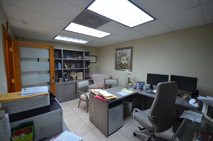 More Photos Of 3940 W Flagler St, Coral Gables Medical For Sale