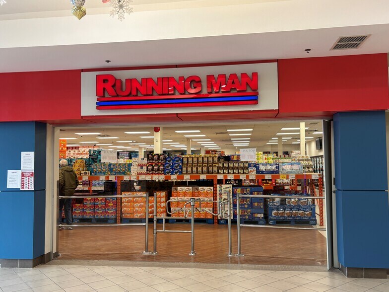 More Photos Of 76 Starrs Rd, Yarmouth Storefront For Lease