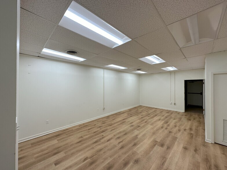 More Photos Of , Baton Rouge Office For Sale
