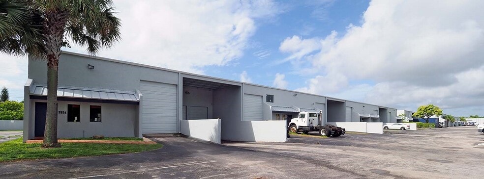 More Photos Of 2696 NW 31st Ave, Lauderdale Lakes Unknown For Lease