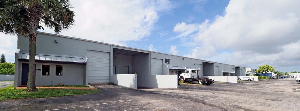 More Photos Of 2696 NW 31st Ave, Lauderdale Lakes Unknown For Lease