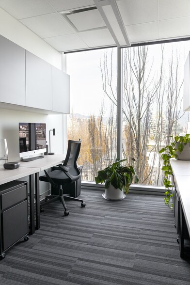 More Photos Of 22 E 5th Ave, Vancouver Office For Lease