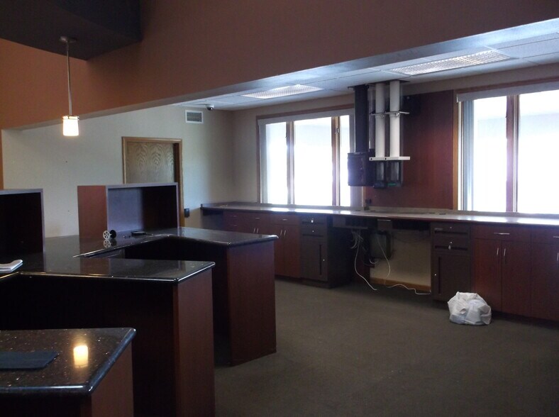 More Photos Of 2450 Witzel Ave, Oshkosh Office For Sale