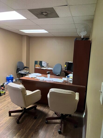 More Photos Of 1985 Oakland Park Ave, Columbus Warehouse For Lease