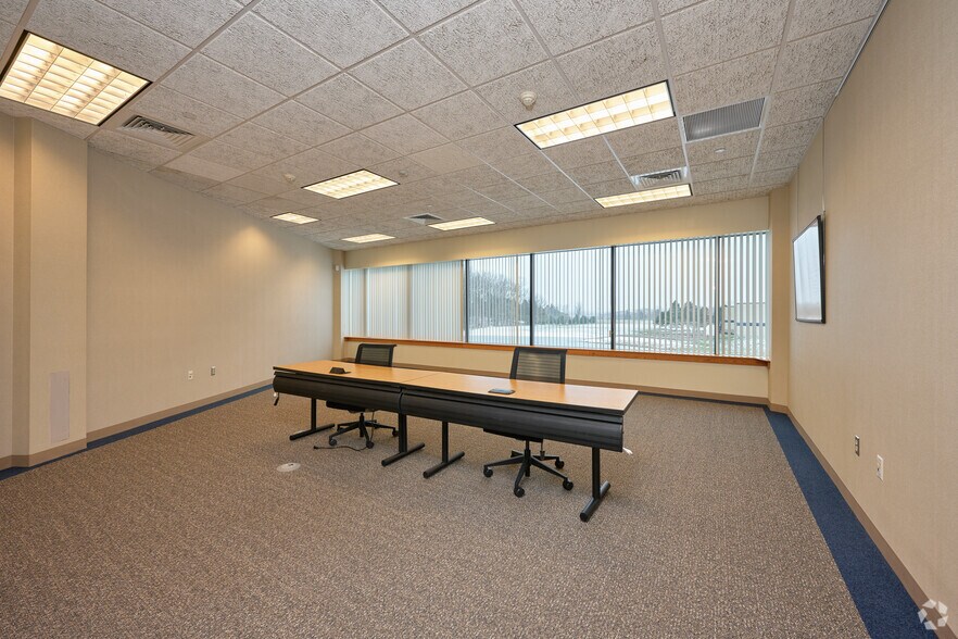 More Photos Of 1 Redcom Ctr, Victor Medical For Lease