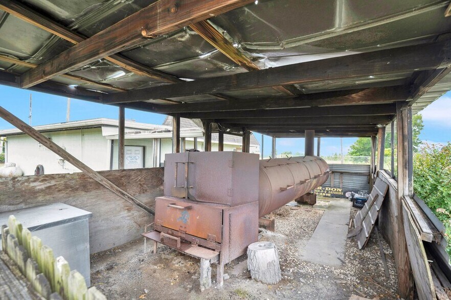 More Photos Of 3101 N Orange Blossom Trl, Zellwood Restaurant For Sale