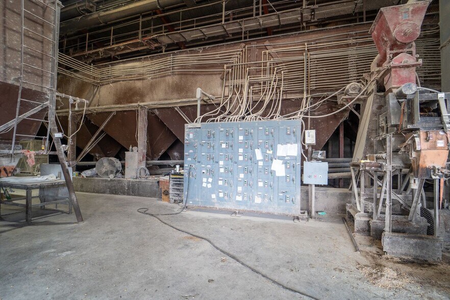 More Photos Of 610 E End St, Goliad General Retail For Sale