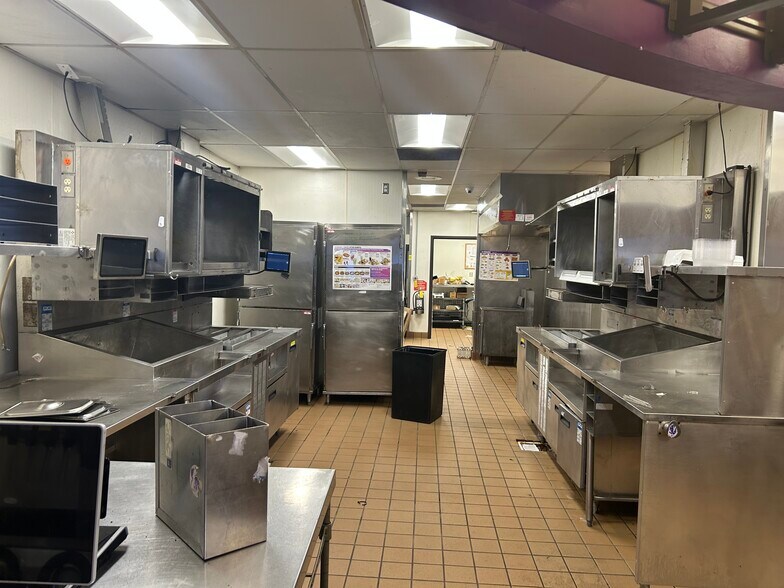 More Photos Of 11020 Hamilton Ave, Cincinnati Restaurant For Sale