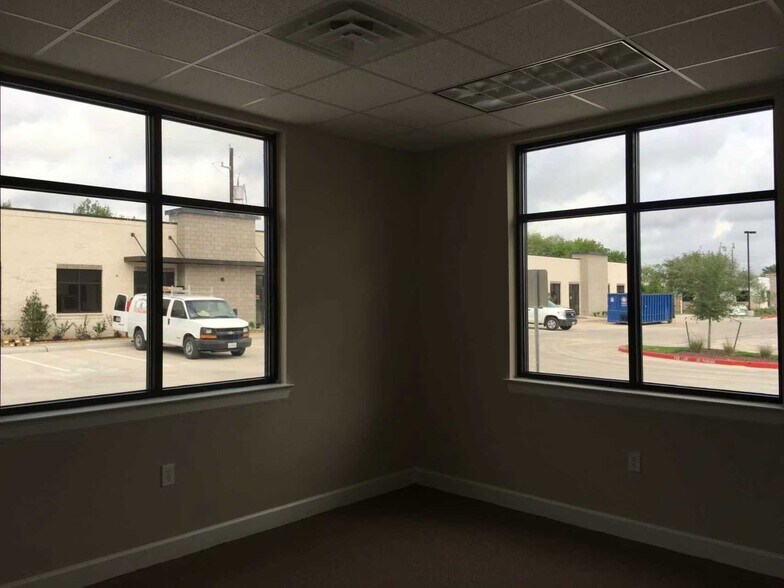 More Photos Of 12440 Emily Ct, Sugar Land Office For Lease