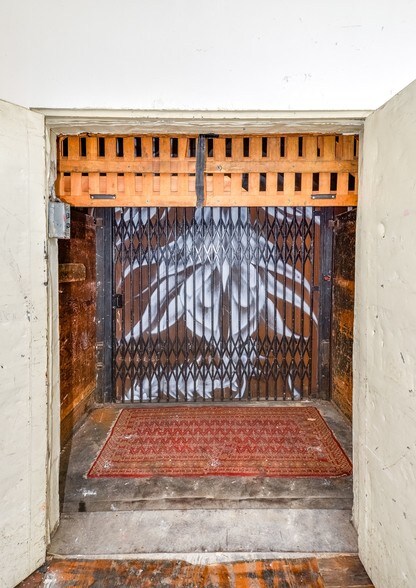 More Photos Of 937-939 S Maple Ave, Los Angeles Warehouse For Lease