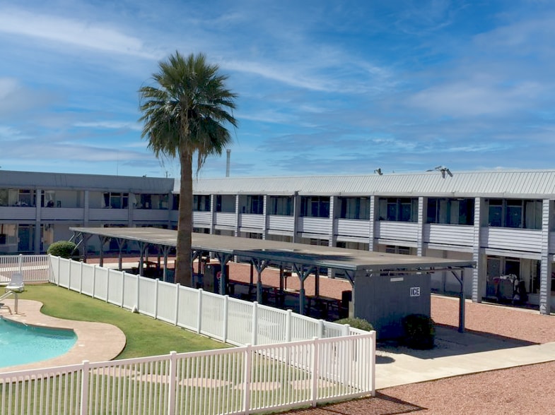 More Photos Of 1820 S 7th St, Phoenix Hotel For Sale