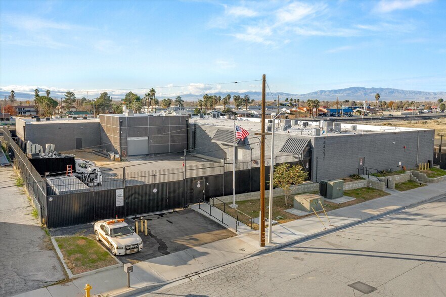 More Photos Of 44211 Yucca Ave, Lancaster Warehouse For Sale