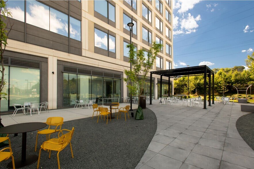 More Photos Of 4000 Garden City Dr, Hyattsville Office For Lease